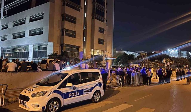 Mersin'de Başkan Seçer dahil 3 belediye başkanı tutuklama talebiyle mahkemeye sevk edildi