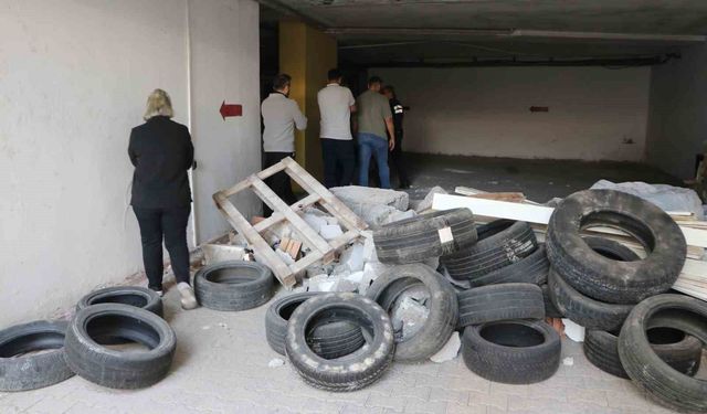 Otopark kavgası mahkemeye taşındı, molozlar araçları mahsur bıraktı