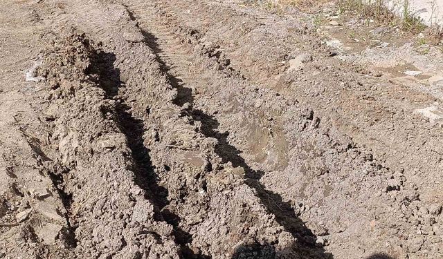 Tekirdağ'da sokakta pankartla tepki: '3 yıldır off-road pisti kullanıyoruz'