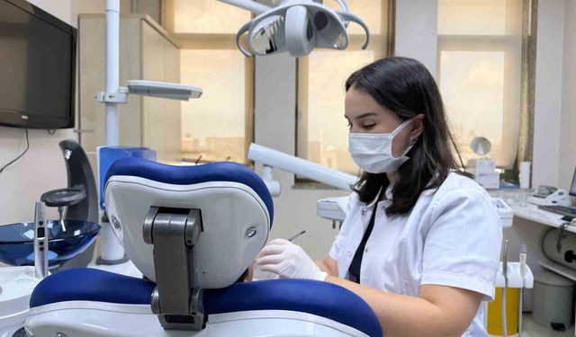 Uzmanlar uyarıyor: 'İlk süt dişinden itibaren fırçalama başlamalı'
