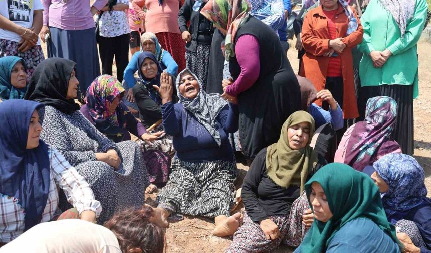 Eski eşi tarafından 7 kurşunla öldürülen 3 çocuk annesi depremzede kadın gözyaşları içerisinde son yolcuğuna uğurlandı