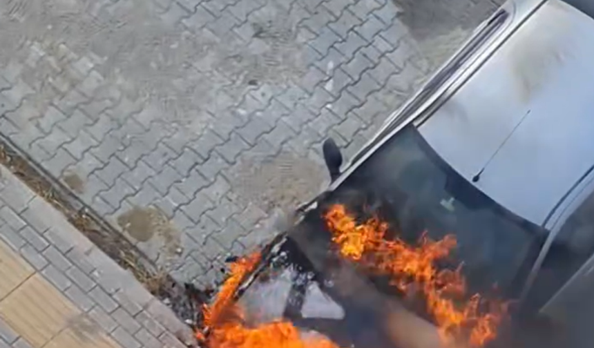 Yalova’da park halindeki otomobil kundaklandı