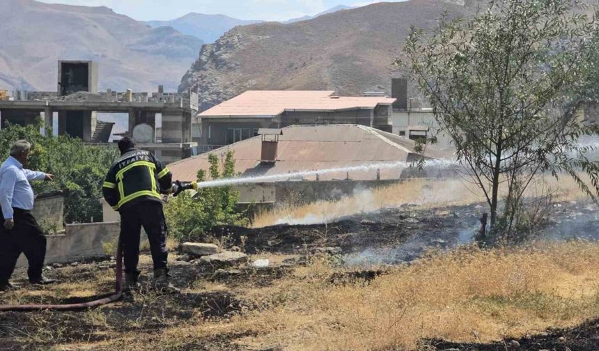 Hakkari’de anız yangını