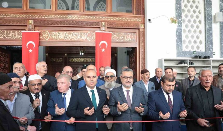 Ağrı Merkez Cami resmi olarak hizmete açıldı