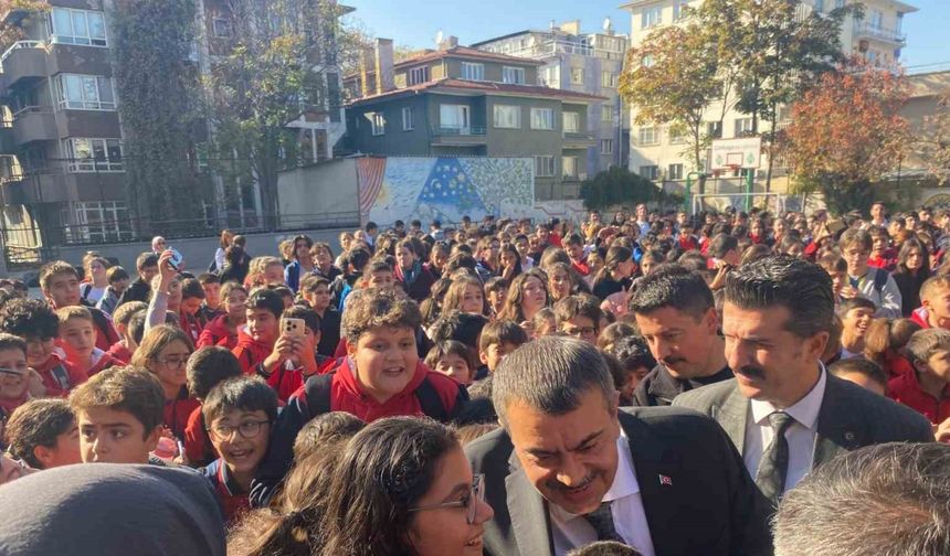 Bakan Tekin: “20 yıllık bir öğretmeni test sınavına almak olmaz”