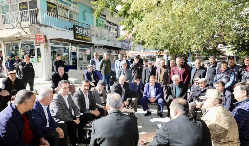 Bitlis Valisi Karakaya, Tatvan’da esnaf ve vatandaşlarla bir araya geldi