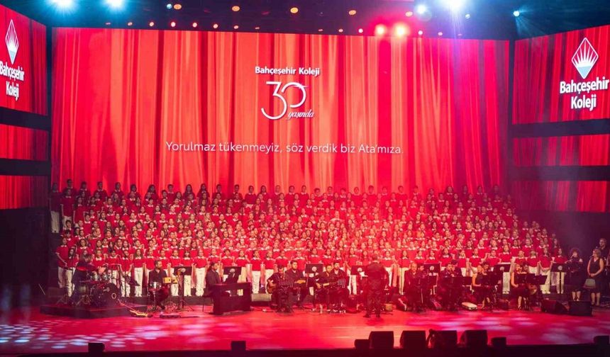 Cumhuriyet gençlerinden Cumhuriyet’in 101’inci yılına yakışır konser