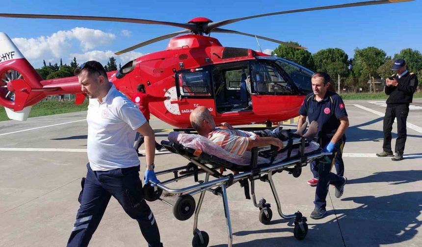 Kalp krizi geçiren yaşlı adamın yardımına ambulans helikopter yetişti