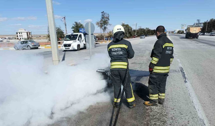 Konya’da yanan motosiklet hurdaya döndü