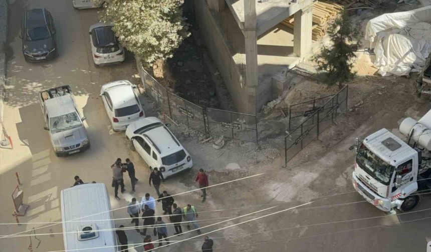 Mardin’de cadde ortasında yumruklu, sopalı kavga