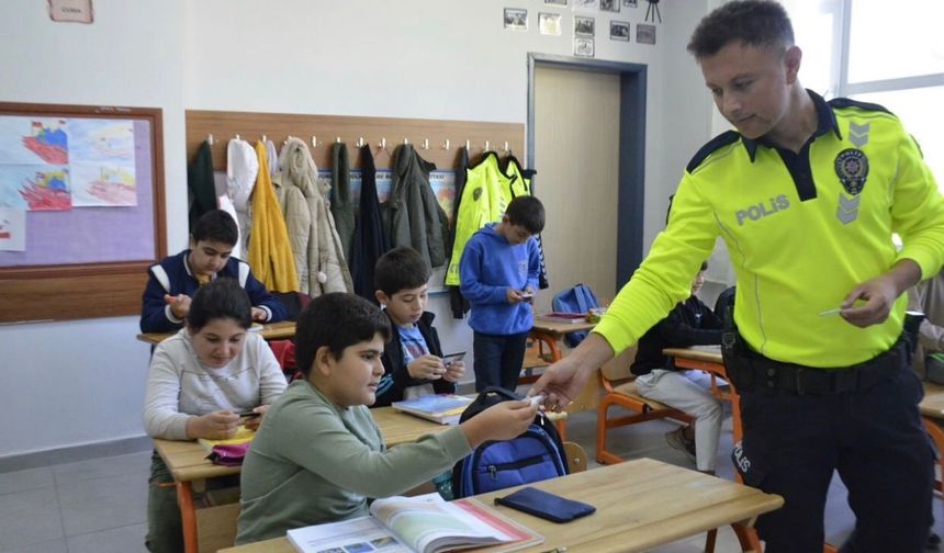 Tut ilçesinde öğrencilere trafik eğitimi verildi