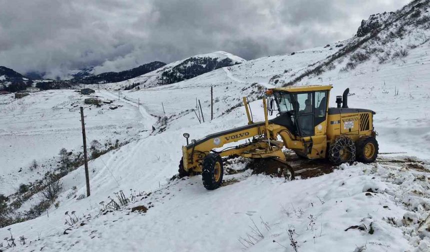 Yayla yollarında karla mücadele çalışmaları sürüyor