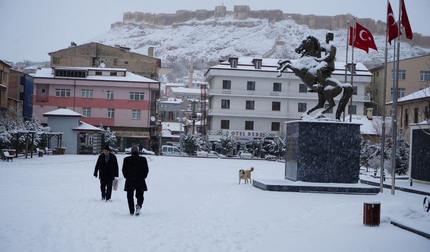 Bayburt'ta beklenen kar Pazar günü geliyor hava sıcaklıkları 10 derece birden düşecek