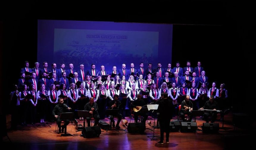 Erzincan Kardeşlik Korosu, ilk il dışı konserini İstanbul'da verdi