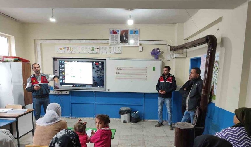 Batman’da ’En iyi narkotik polisi, anne projesi’ eğitim ve bilinçlendirme semineri gerçekleştirildi