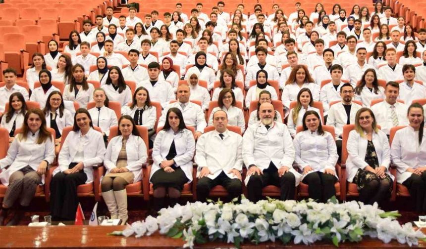 ESOGÜ’lü genç diş hekimi adayları beyaz önlüklerini giydi