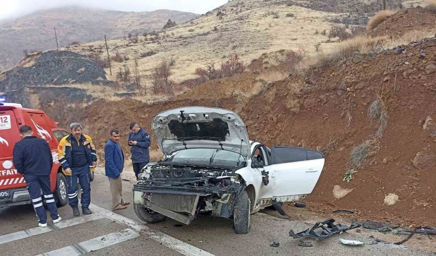 Malatya’da kontrolden çıkan araç devrildi: 6 yaralı