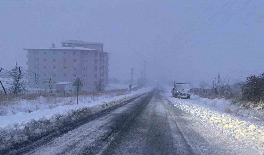 Nevşehir’de karla mücadele sürüyor