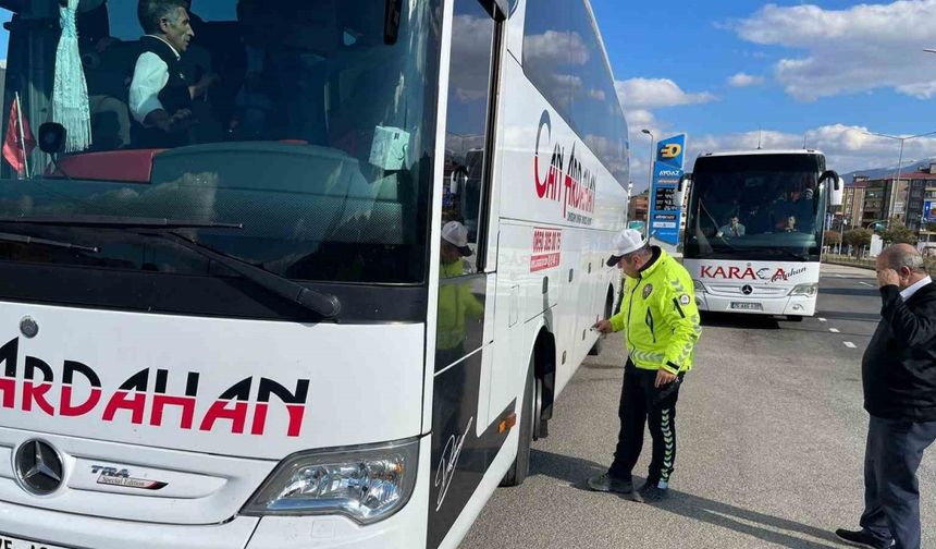 Oltu polisinden kış lastiği kontrolü