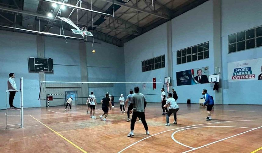 Patnos’ta 24 Kasım Öğretmenler Günü kapsamında Voleybol Turnuvası düzenlendi