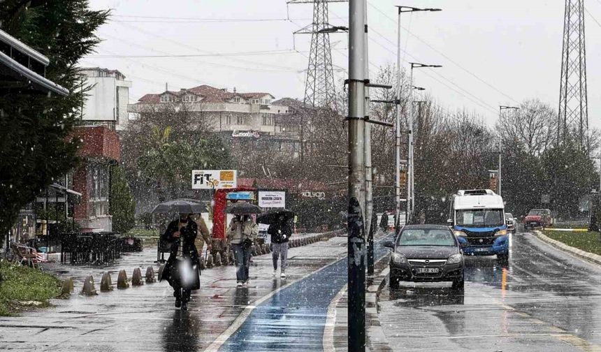 Sakarya’da lapa lapa kar yağışı