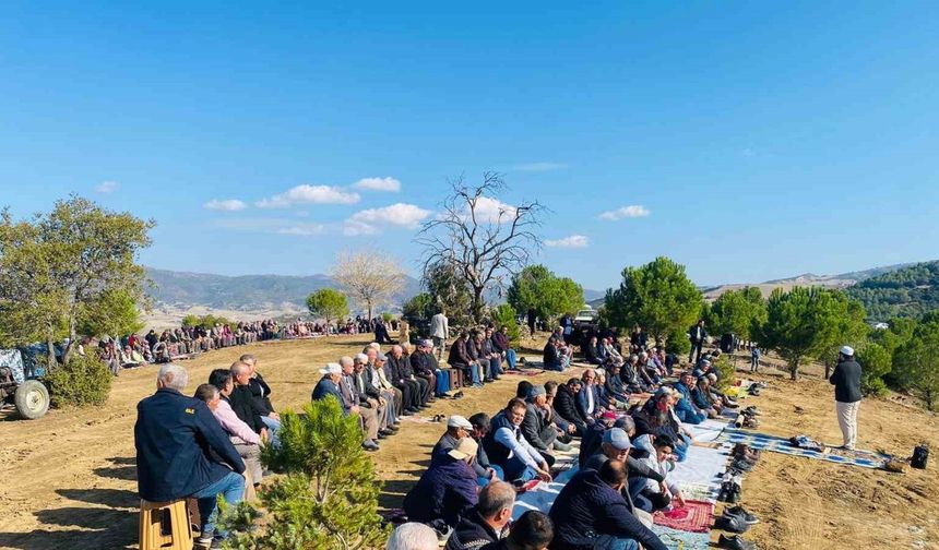 Sarıgöllüler yağmur duasına çıktı