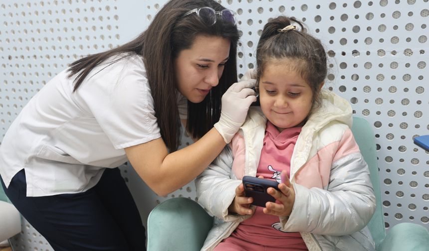 İki kuşak bir arada işitme sağlığı ve kulak bakımını öğrendi