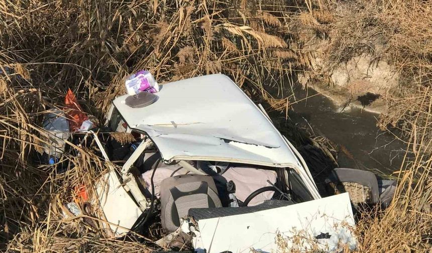 Konya’da otomobil atık su kanalına uçtu: 3 yaralı