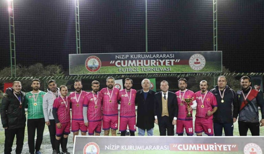 Nizip’te Cumhuriyet Futbol Turnuvası tamamlandı