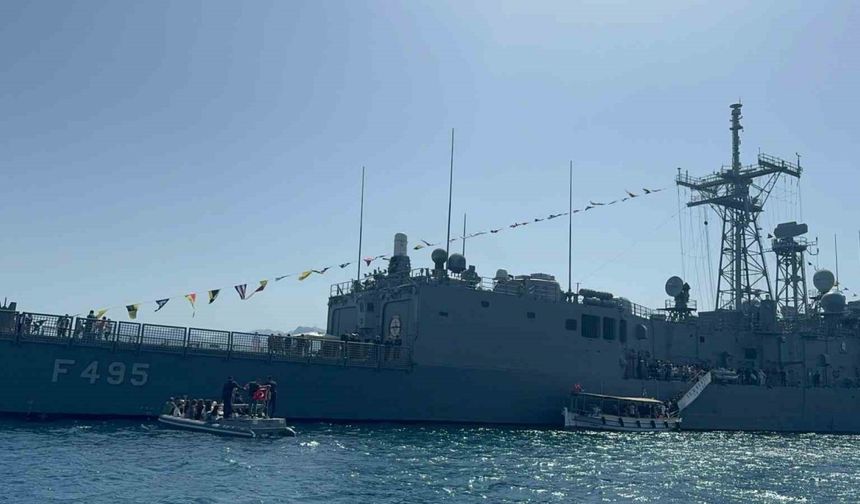 23 Nisan’da askeri gemilere yoğun ilgi