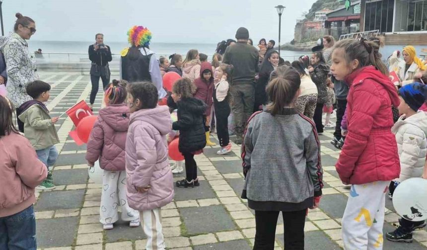 Amasra’da çocuklar 23 Nisan’da gönüllerince eğlendi