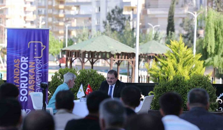 Başkan Mehmet Canpolat, alana masa kurup vatandaşı dinledi