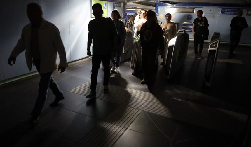 İspanya’ya yeniden elektrik verilmesi 10 saati bulabilir