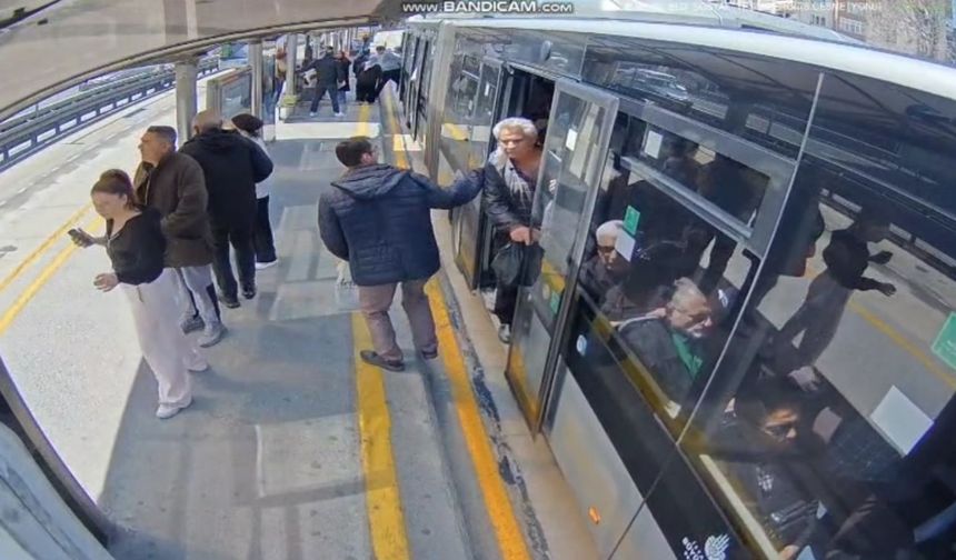 İstanbul’da metrobüste deprem anı: Araç beşik gibi sallandı