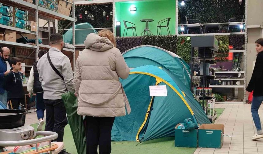 İstanbul’da vatandaşlar çadır satış yerlerine akın etti