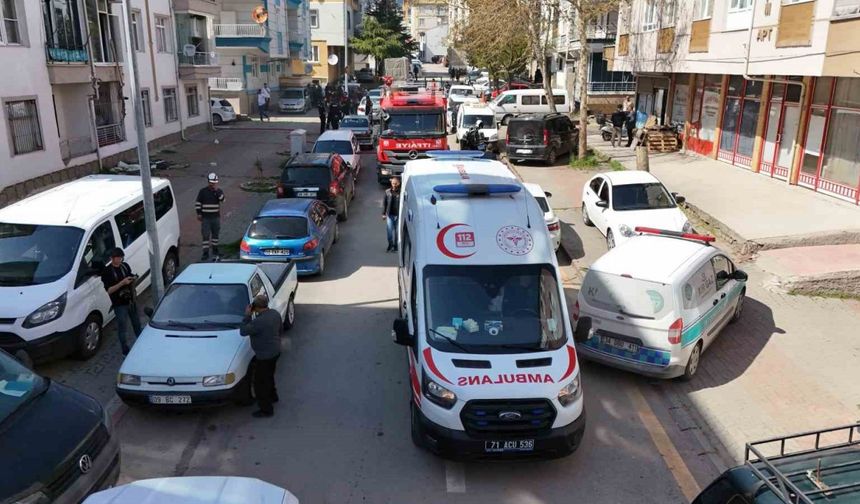 Mutfaktaki çoklu elektrik prizi yangın çıkardı, apartman tahliye edildi