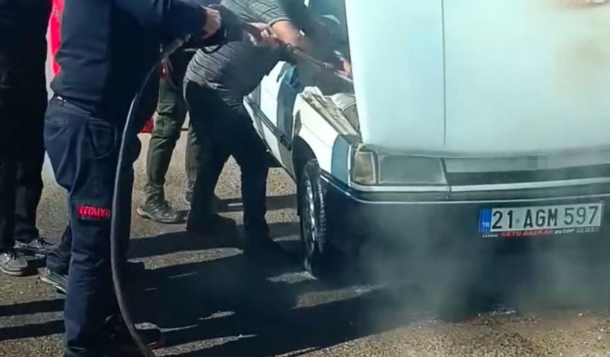 Şanlıurfa’da seyir halindeki otomobil alev aldı