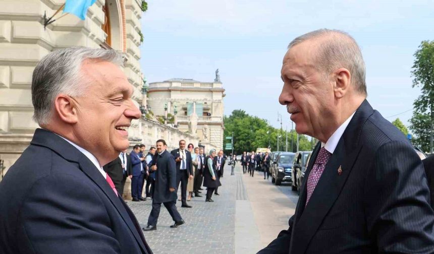 Cumhurbaşkanı Erdoğan, TDT Zirvesi’nde Macaristan Başbakan Orban tarafından karşılandı