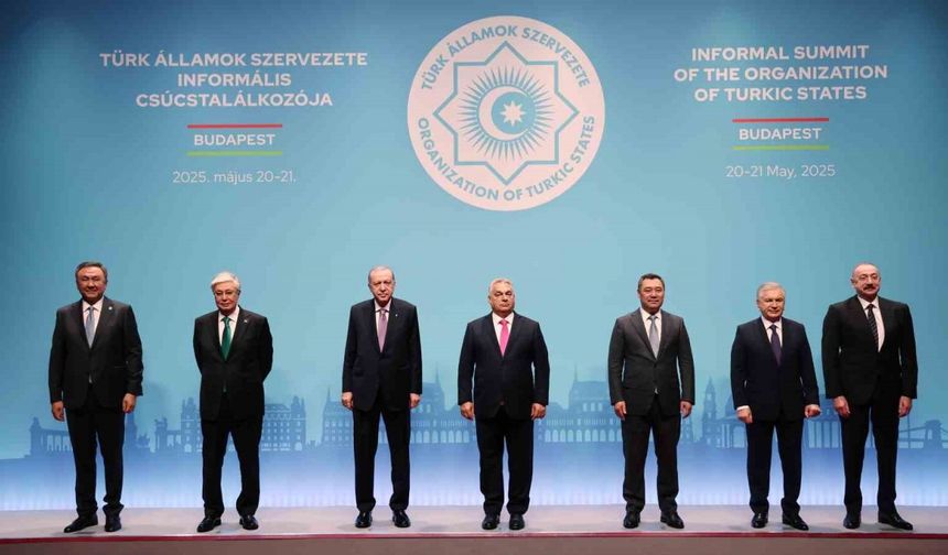 Cumhurbaşkanı Erdoğan, Türk Devletleri Teşkilatı Zirvesi’nde aile fotoğrafına katıldı