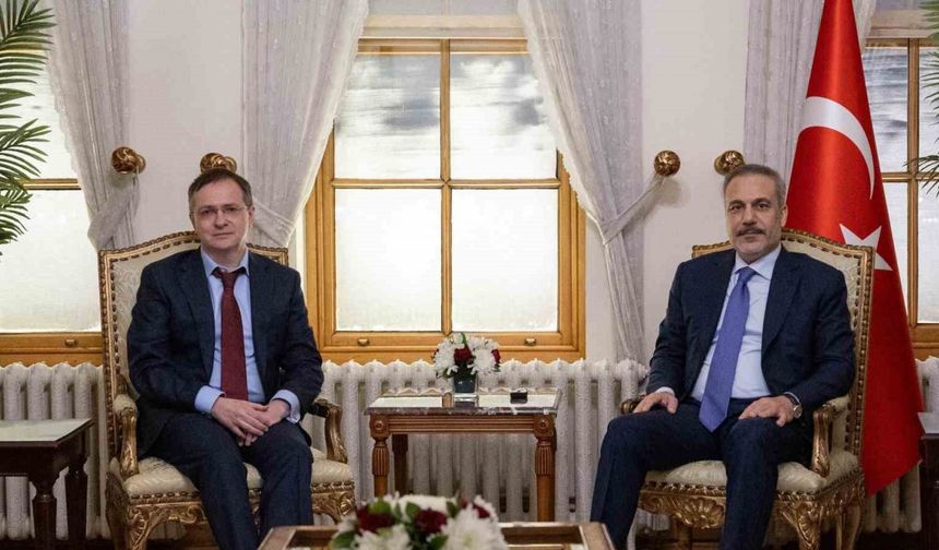 Dışişleri Bakanı Hakan Fidan, Rusya Federasyonu Devlet Başkanı Danışmanı Vladimir Medinski başkanlığındaki Rus heyetiyle bir araya geldi.