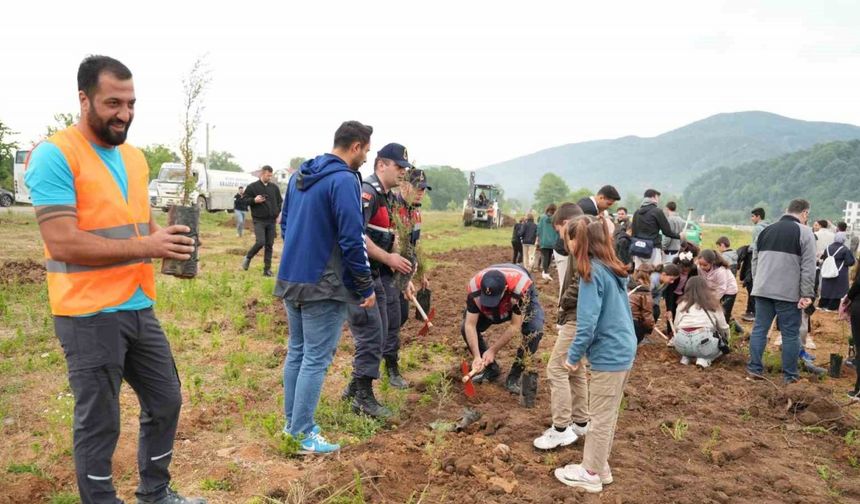 Dünya iklim gününde fidan diktiler