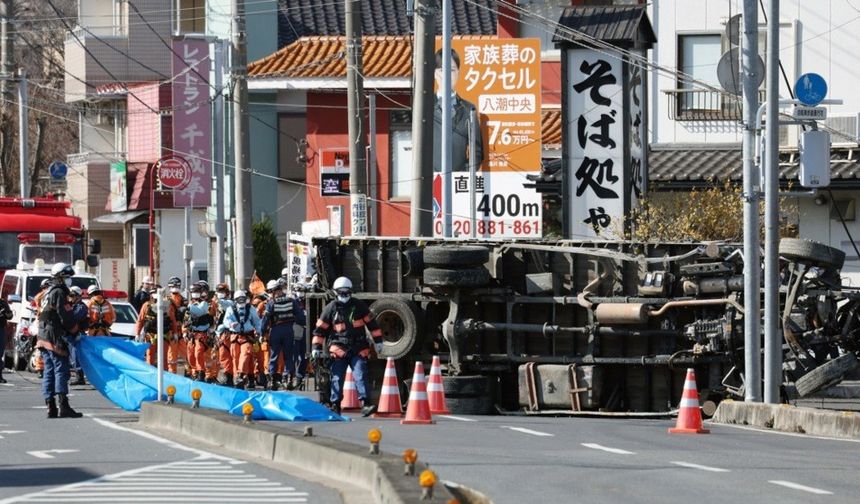 Japonya’da kamyonetiyle çukura düşen sürücünün cansız bedenine 3 ay sonra ulaşıldı