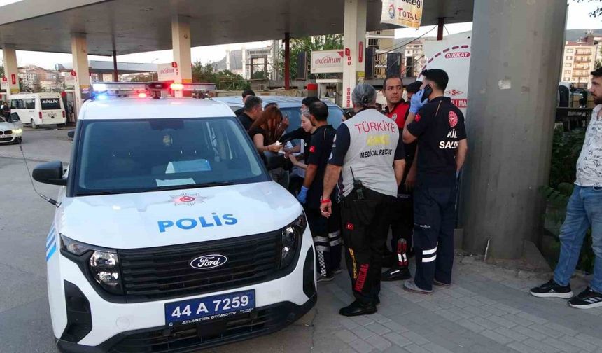 Malatya’da otobüste tartışan 2 kadın indikleri durakta birbirlerini bıçakla yaraladı