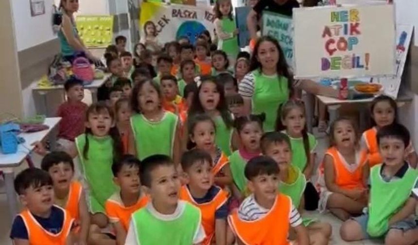 Alaşehir’de minikler çevre için oturdu