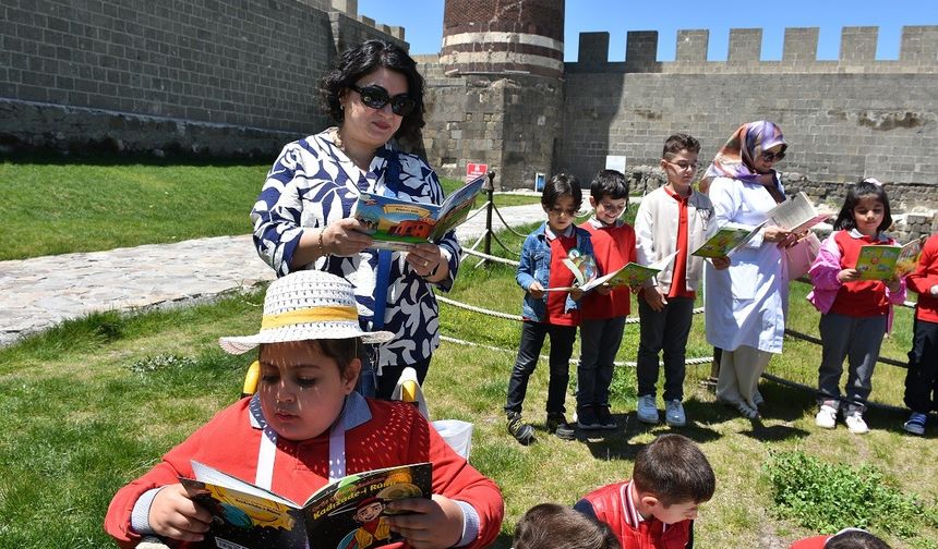 Erzurum kalesinde okuma şenliği