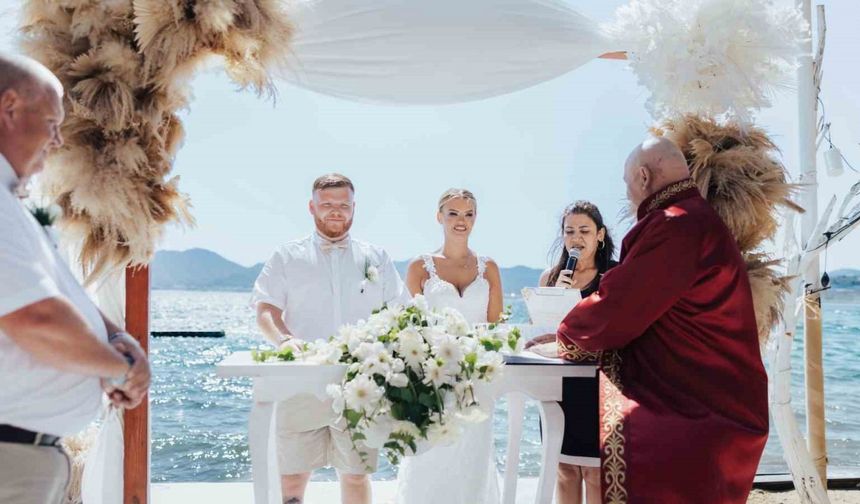 İngiliz çiftlerin gözdesi Marmaris: "Tatil, düğün ve ömür boyu hatıralar bir arada"