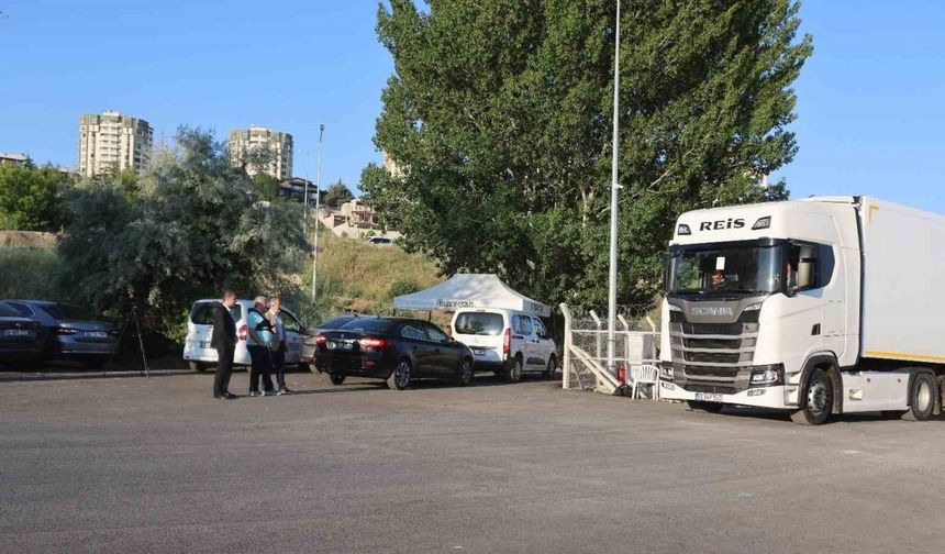 YKS soru kitapçıklarını taşıyan 528 nakliye aracı, 250 sınav merkezine doğru yola çıktı
