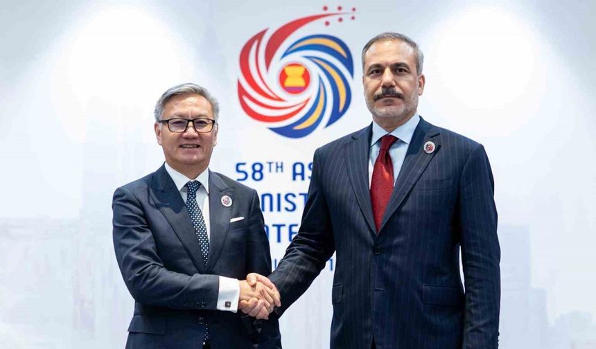 Bakan Fidan Malezya’da Laos Dışişleri Bakanı Phomvihane ile görüştü