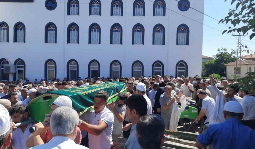 Baraj gölünde boğulan 2 genç son yolculuğuna uğurlandı
