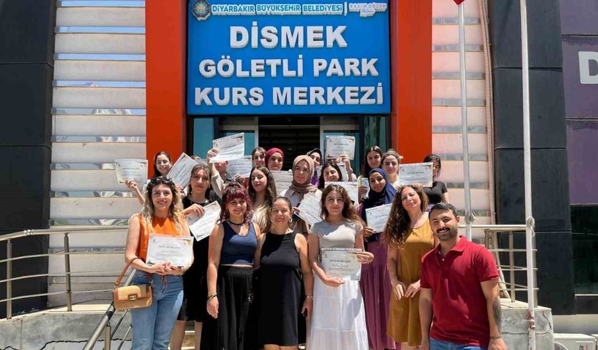 Bilgisayar eğitimlerini tamamlayan kadınlara sertifikaları verildi